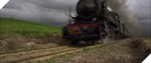 
Bối cảnh phim ở Ý cùng đoàn tàu hỏa quen thuộc trong nguyên tác
