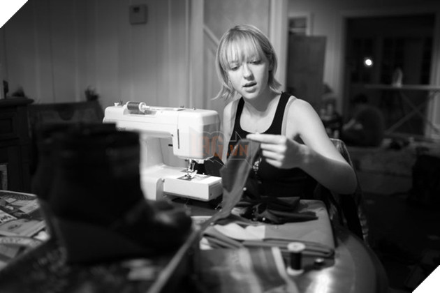 
Coser Kiga, từng cosplay bộ đồ Blackwater cho biết: Có một hiểu nhầm mà ai cũng có đó là ai cũng nghĩ rằng chúng tôi cực kì muốn hóa thân, nhập vai thực sự vào các nhân vật mà mình cosplay. Tất nhiên là việc đi lại rồi bắt chước cử chỉ của nhân vật mà mình Cosplay cũng khá thú vị nhưng đôi khi chúng tôi cũng chẳng thích làm dáng trước những người lạ xung quanh mình chứ.
