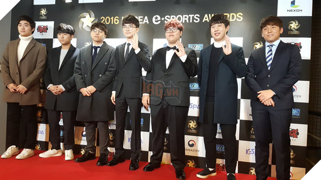 
Trong Bengi và Faker kìa..
