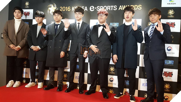 LMHT: SKT T1 đại thắng tại Korea Esports Award 2016, Faker còn ẵm riêng cho mình hai giải quan trọng nhất