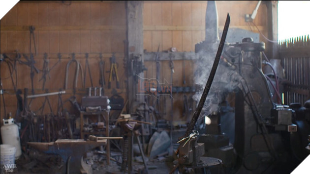 
Đã ra hình dạng một thanh kiếm rồi nhỉ!
