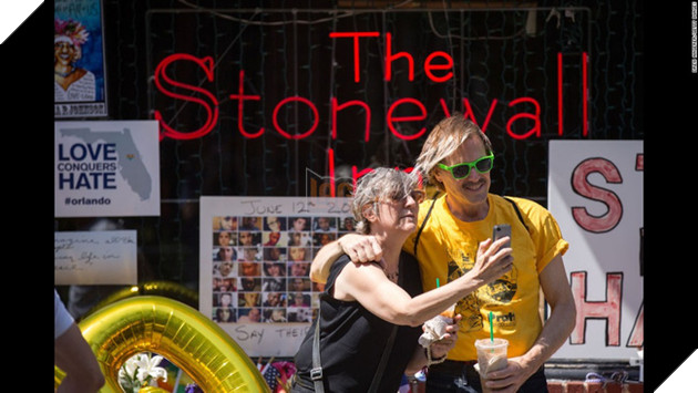 Những bức ảnh selfie nổi tiếng nhất năm 2016 - Ảnh 13.