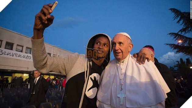 Những bức ảnh selfie nổi tiếng nhất năm 2016 - Ảnh 14.