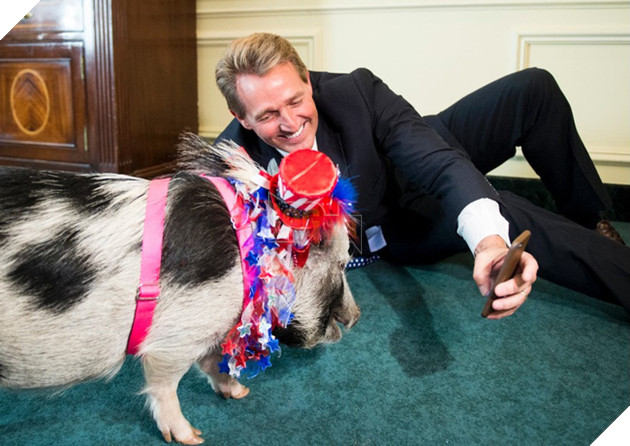 Những bức ảnh selfie nổi tiếng nhất năm 2016 - Ảnh 19.