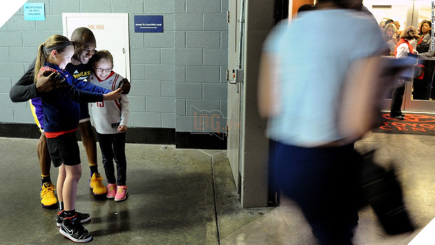 Những bức ảnh selfie nổi tiếng nhất năm 2016 - Ảnh 10.