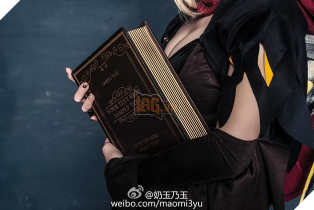 Ngất ngây với cosplay nàng Mercy Haloween trong Overwatch: Quyến rũ và quý phái