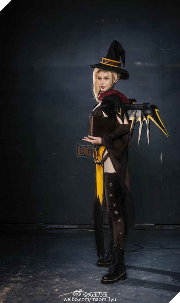 Ngất ngây với cosplay nàng Mercy Haloween trong Overwatch: Quyến rũ và quý phái