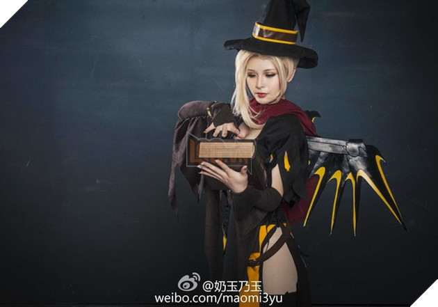 Ngất ngây với cosplay nàng Mercy Haloween trong Overwatch: Quyến rũ và quý phái
