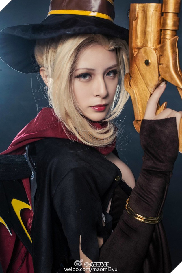 Ngất ngây với cosplay nàng Mercy Haloween trong Overwatch: Quyến rũ và quý phái