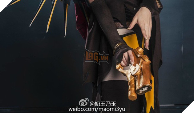 Ngất ngây với cosplay nàng Mercy Haloween trong Overwatch: Quyến rũ và quý phái
