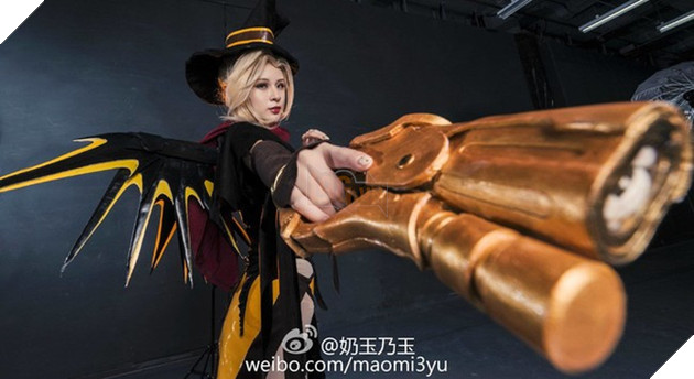 Ngất ngây với cosplay nàng Mercy Haloween trong Overwatch: Quyến rũ và quý phái