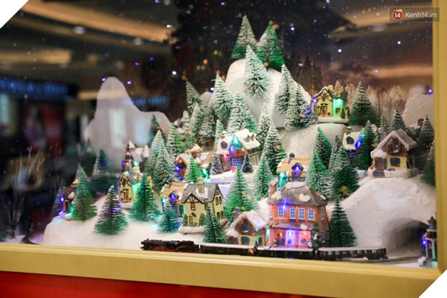 Có thể bạn không để ý, Sài Gòn đã đẹp lộng lẫy và ngập tràn không khí Giáng Sinh rồi - Ảnh 5.