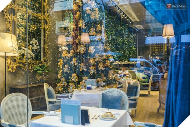 Có thể bạn không để ý, Sài Gòn đã đẹp lộng lẫy và ngập tràn không khí Giáng Sinh rồi - Ảnh 22.