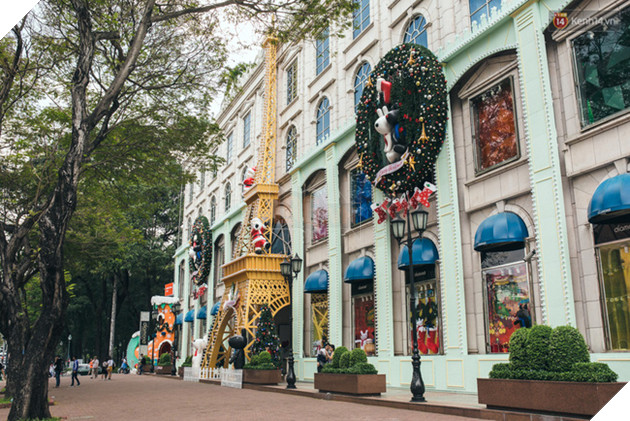 Có thể bạn không để ý, Sài Gòn đã đẹp lộng lẫy và ngập tràn không khí Giáng Sinh rồi - Ảnh 16.