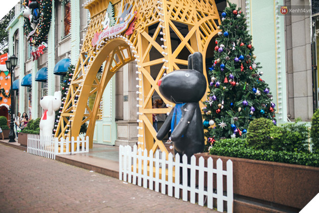 Có thể bạn không để ý, Sài Gòn đã đẹp lộng lẫy và ngập tràn không khí Giáng Sinh rồi - Ảnh 11.