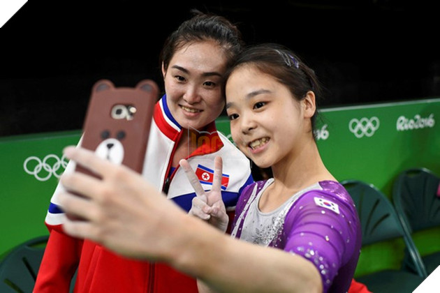 Những bức ảnh selfie nổi tiếng nhất năm 2016 - Ảnh 17.