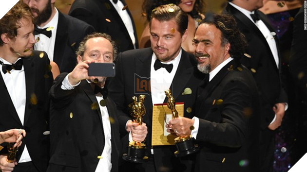 Những bức ảnh selfie nổi tiếng nhất năm 2016 - Ảnh 5.