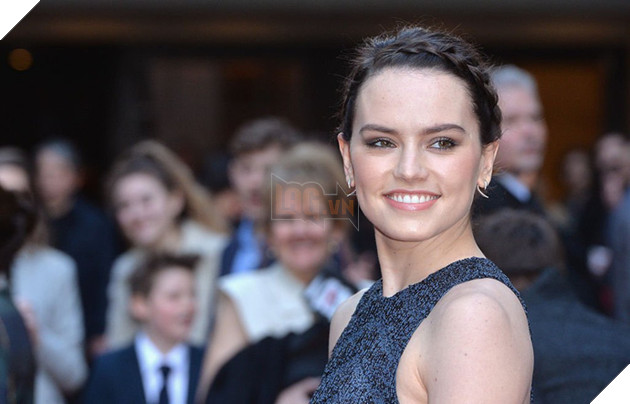 
Daisy Ridley nổi tiếng với vai diễn Rey, trong Star Wars: The Force Awakens.
