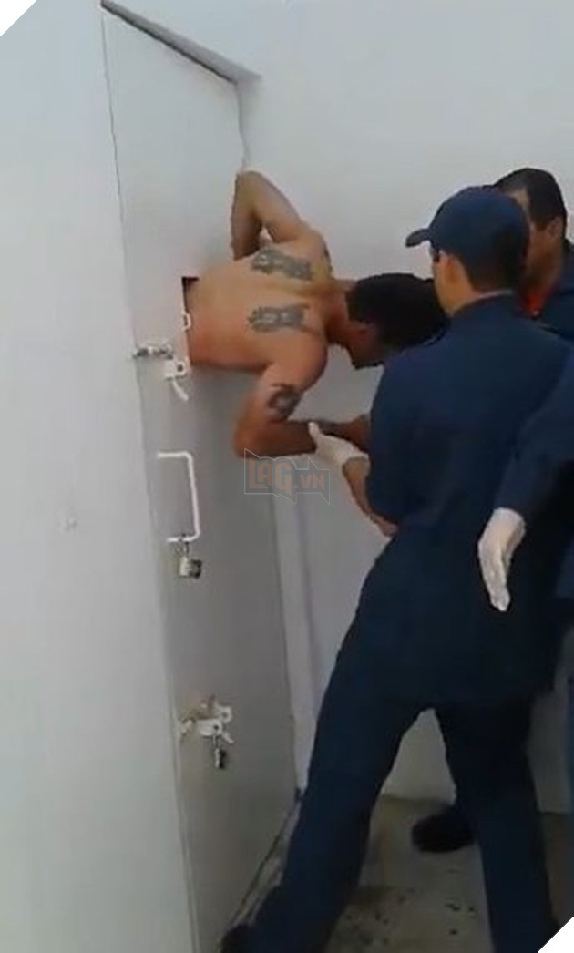 Cười ra nước mắt với màn vượt ngục đầu xuôi đuôi kẹt của tên tội phạm mê phim ảnh - Ảnh 3.