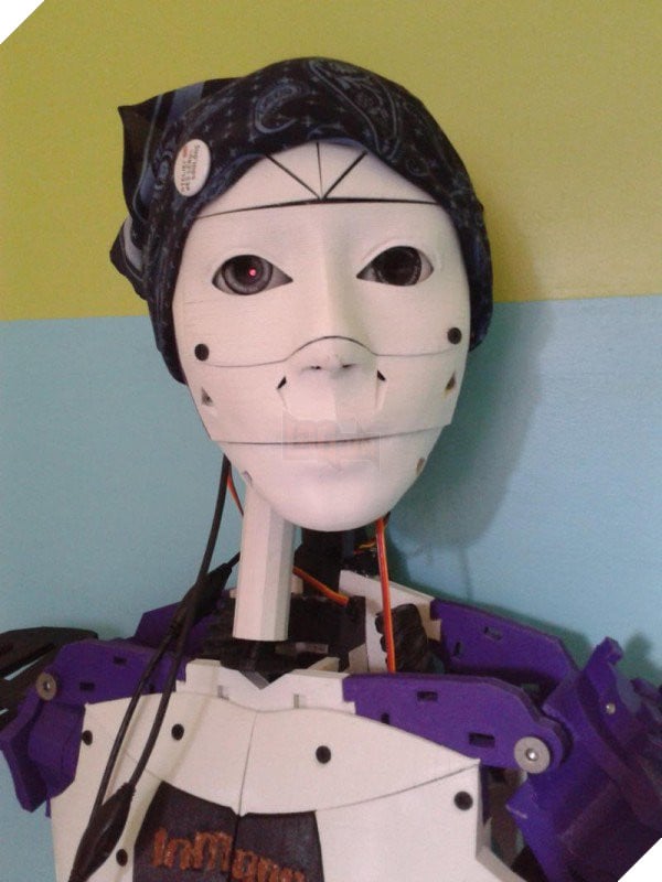 Mất niềm tin vào đàn ông, cô gái chọn yêu robot cho an toàn - Ảnh 2.