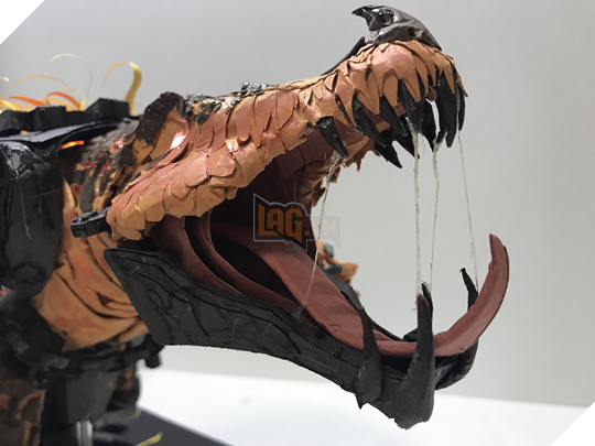 LMHT: Ngắm Renekton Hủy Diệt được làm bằng giấy, phát sáng trong đêm