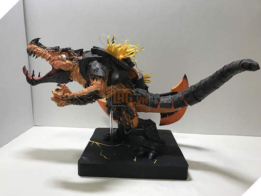 LMHT: Ngắm Renekton Hủy Diệt được làm bằng giấy, phát sáng trong đêm