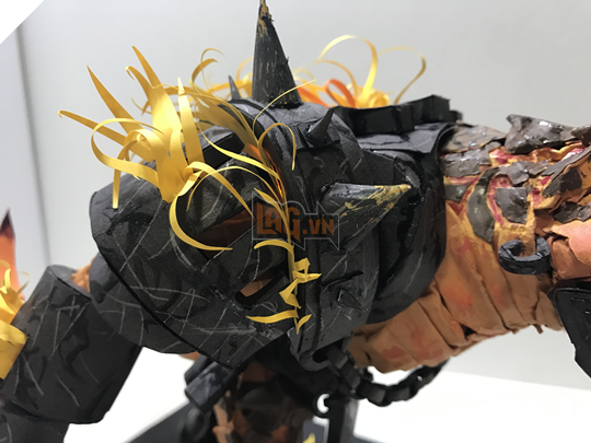 LMHT: Ngắm Renekton Hủy Diệt được làm bằng giấy, phát sáng trong đêm