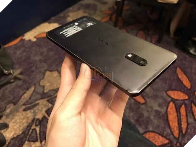 Vâng, đây là Nokia 6 bằng xương bằng thịt  11