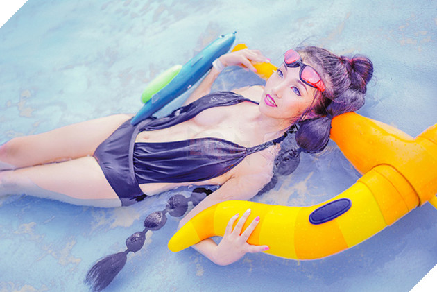 Nóng mắt với cosplay Vayne Bể Bơi trong Liên Minh Huyền Thoại