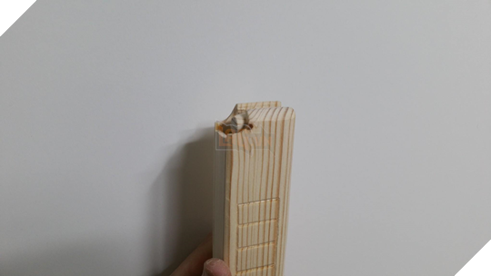 Vừa cuồng Overwatch vừa khéo tay, game thủ này đã tạo ra súng của Sombra từ gỗ