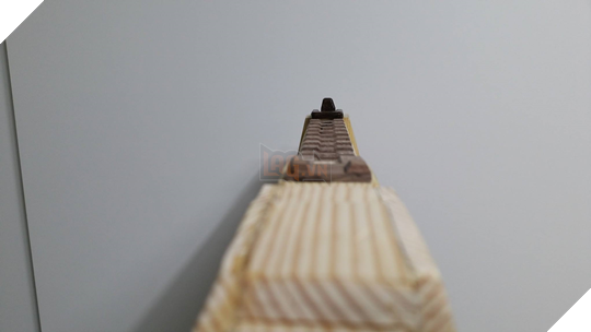 Vừa cuồng Overwatch vừa khéo tay, game thủ này đã tạo ra súng của Sombra từ gỗ