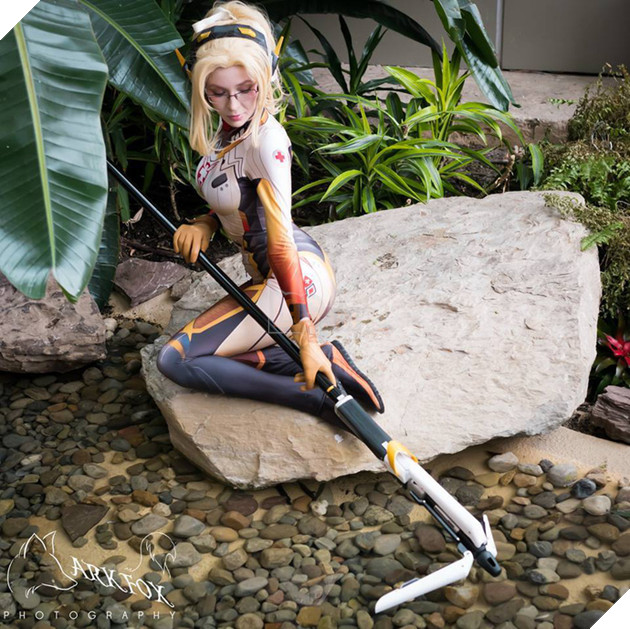 Chiêm ngưỡng trượng của Mercy ngoài đời thật xoay được như trong game, có cả hướng dẫn chế tạo