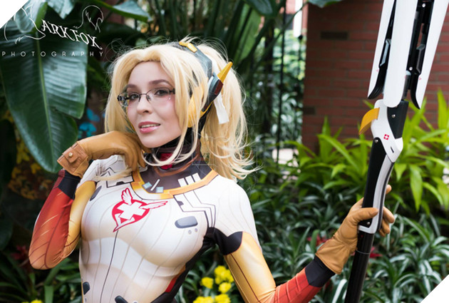 Chiêm ngưỡng trượng của Mercy ngoài đời thật xoay được như trong game, có cả hướng dẫn chế tạo