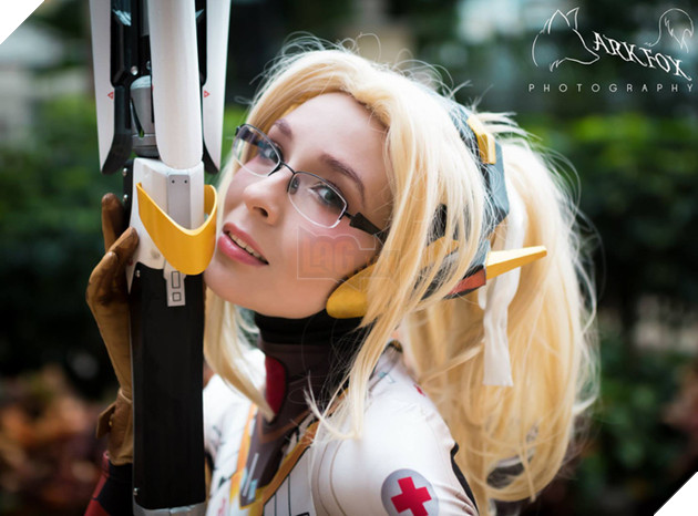 Chiêm ngưỡng trượng của Mercy ngoài đời thật xoay được như trong game, có cả hướng dẫn chế tạo