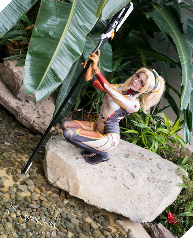 Chiêm ngưỡng trượng của Mercy ngoài đời thật xoay được như trong game, có cả hướng dẫn chế tạo