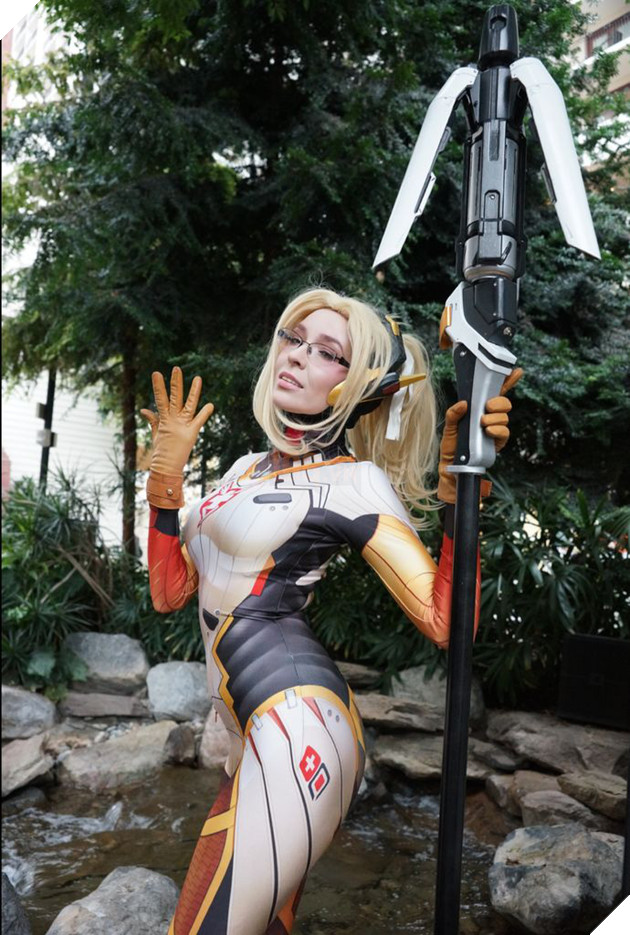 Chiêm ngưỡng trượng của Mercy ngoài đời thật xoay được như trong game, có cả hướng dẫn chế tạo