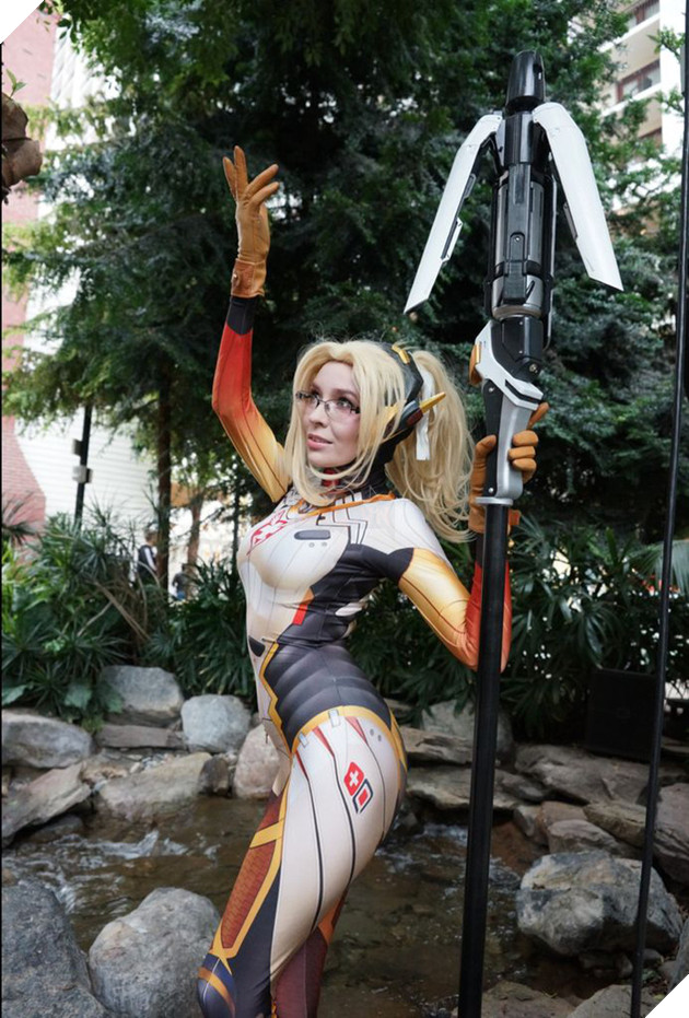 Chiêm ngưỡng trượng của Mercy ngoài đời thật xoay được như trong game, có cả hướng dẫn chế tạo