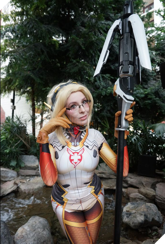 Chiêm ngưỡng trượng của Mercy ngoài đời thật xoay được như trong game, có cả hướng dẫn chế tạo