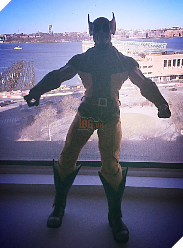  Hình ảnh được Hugh Jackman chia sẻ cho thấy trang phục nguyên bản của Wolverine với màu vàng chuối chủ đạo. 