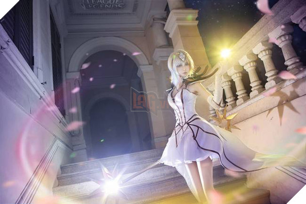 Ngỡ ngàng trước bộ ảnh cosplay tuyệt đẹp về cô nàng Lux Thập Đại Nguyên Tố