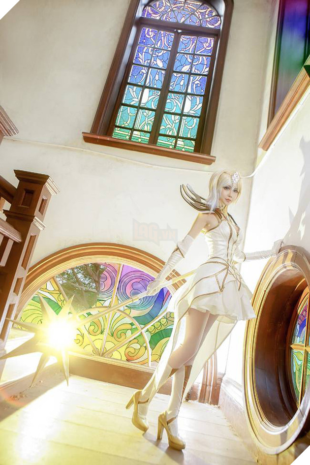 Ngỡ ngàng trước bộ ảnh cosplay tuyệt đẹp về cô nàng Lux Thập Đại Nguyên Tố