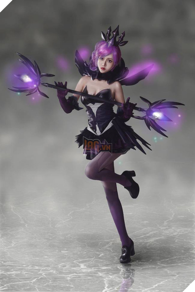 Ngỡ ngàng trước bộ ảnh cosplay tuyệt đẹp về cô nàng Lux Thập Đại Nguyên Tố
