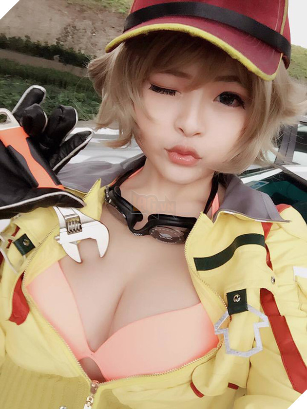 Mắt tròn mắt dẹt với cosplay mỹ nữ sửa xe nóng bỏng trong Final Fantasy XV