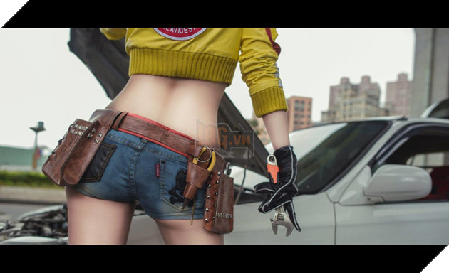 Mắt tròn mắt dẹt với cosplay mỹ nữ sửa xe nóng bỏng trong Final Fantasy XV