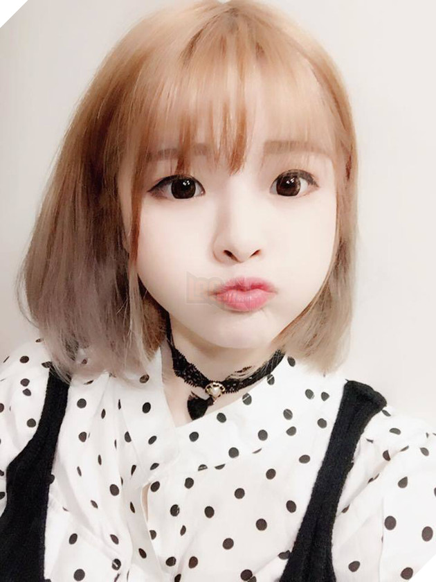 Mắt tròn mắt dẹt với cosplay mỹ nữ sửa xe nóng bỏng trong Final Fantasy XV