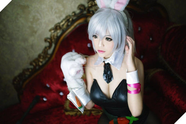 Mắt tròn mắt dẹt với cosplay mỹ nữ sửa xe nóng bỏng trong Final Fantasy XV