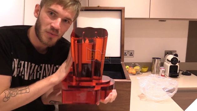 Ông hoàng Youtube PewDiePie bị cả Disney cắt hợp đồng và Youtube hủy series Scare Pewdiepie