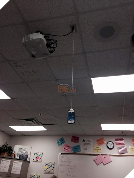 Cười rớt hàm với 11 độc chiêu sạc điện thoại không giống ai của các dân chơi - Ảnh 9.