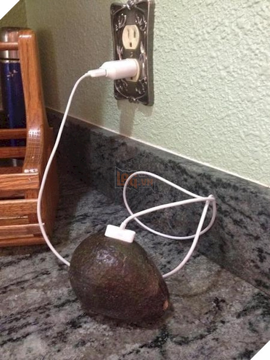 Cười rớt hàm với 11 độc chiêu sạc điện thoại không giống ai của các dân chơi - Ảnh 11.