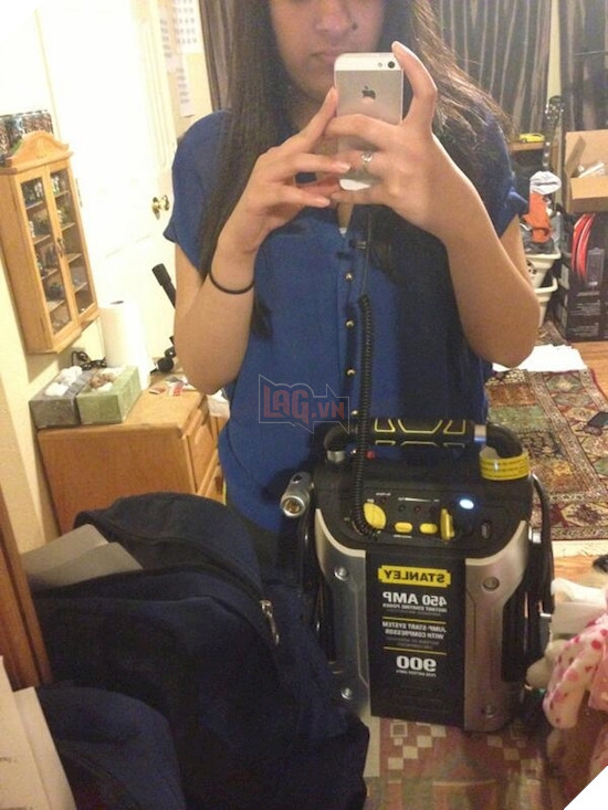 Cười rớt hàm với 11 độc chiêu sạc điện thoại không giống ai của các dân chơi - Ảnh 17.